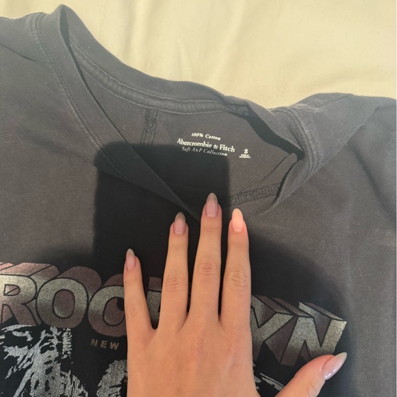 Abercrombie & Fitch Black Graphic T-Shirt - Picture 1 of 3